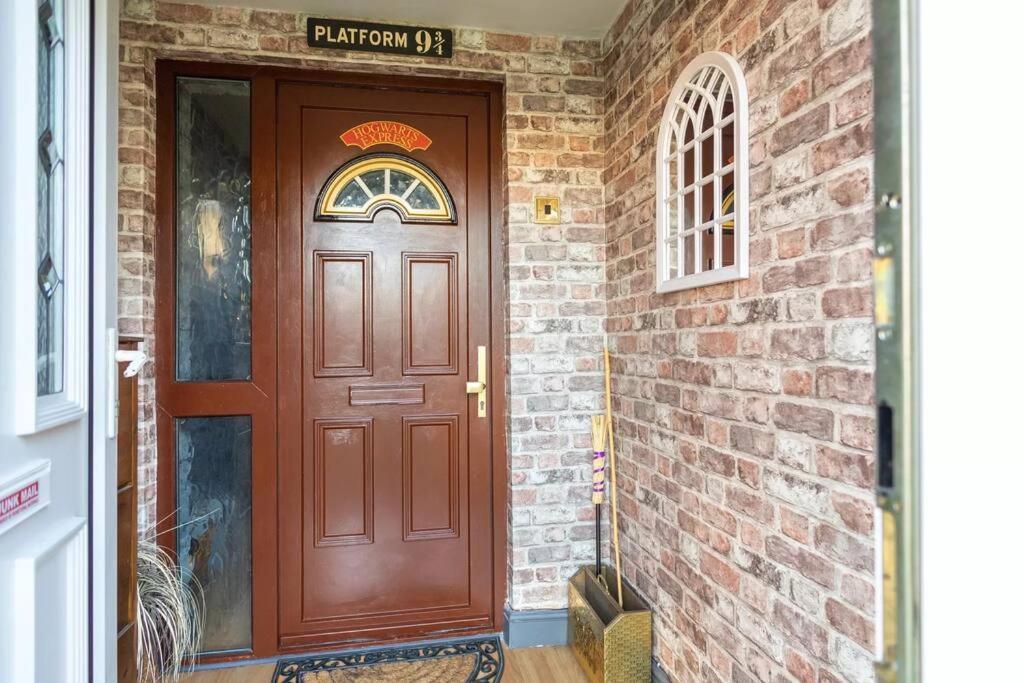Hogwarts Hideaway Themed Property 沃特福德 外观 照片
