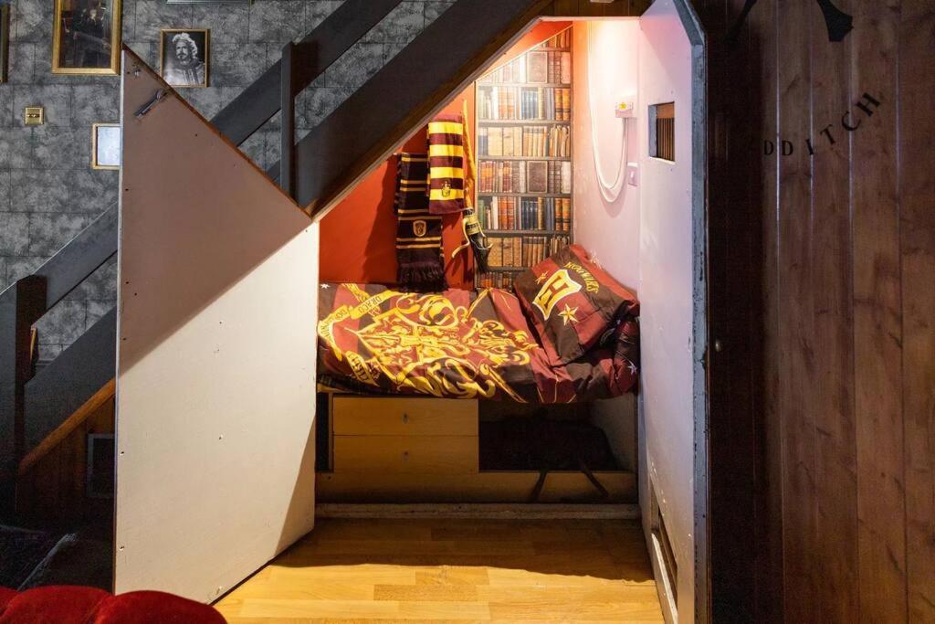 Hogwarts Hideaway Themed Property 沃特福德 外观 照片
